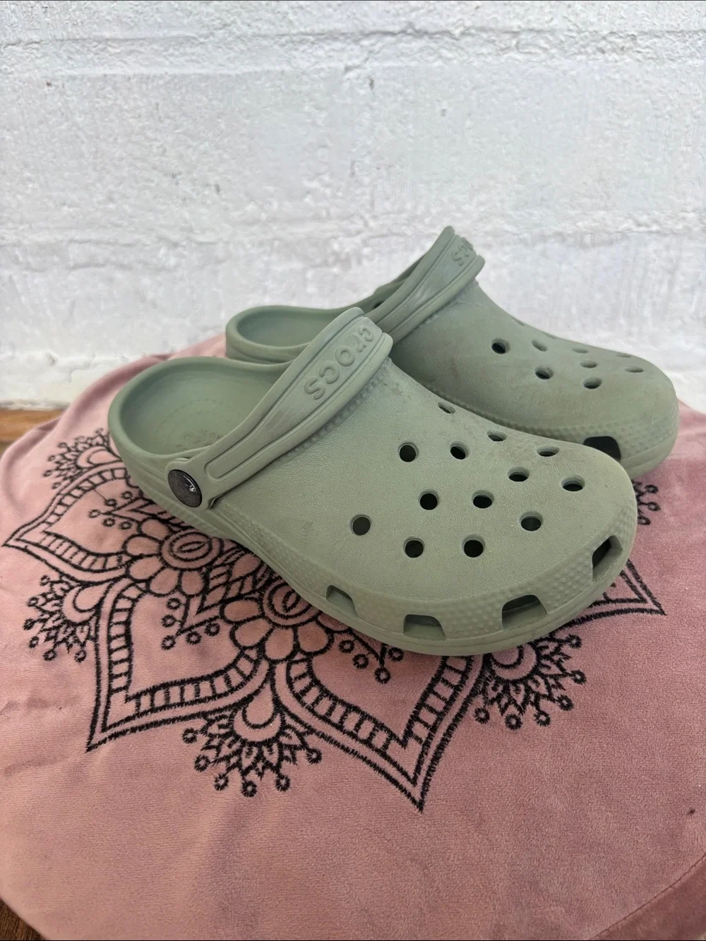 CROCS Kids Classic Clog in Sage Green sz 13